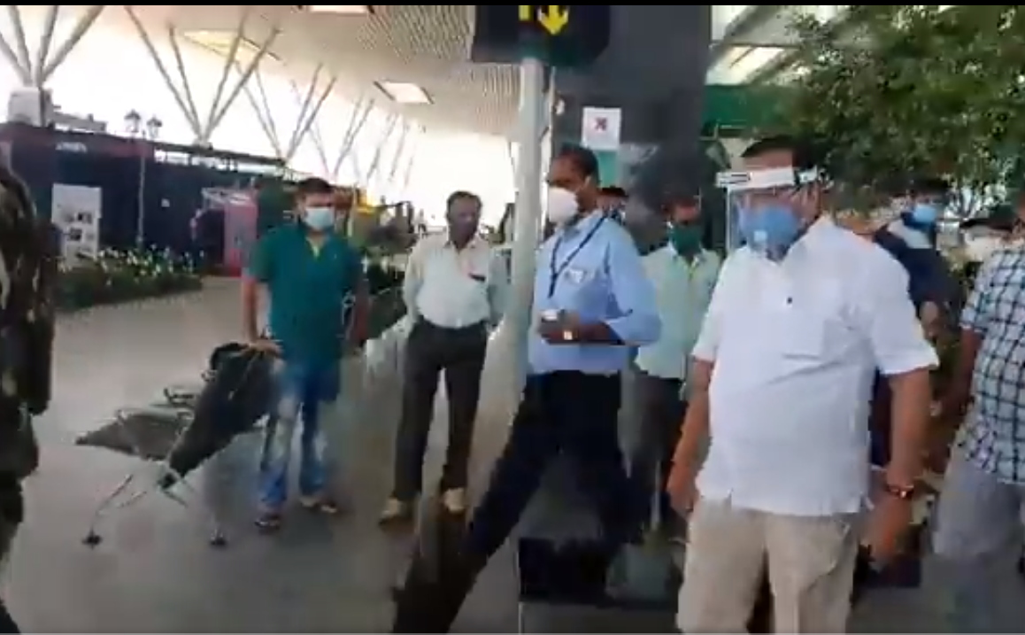 Union Minister Sadananda Gowda courts quarantine controversy