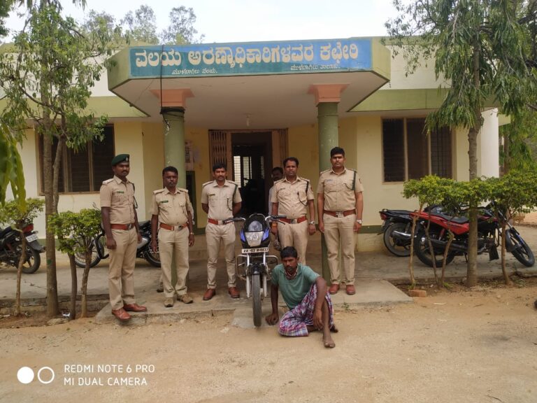 Tippler kills snake with his teeth, arrrested
