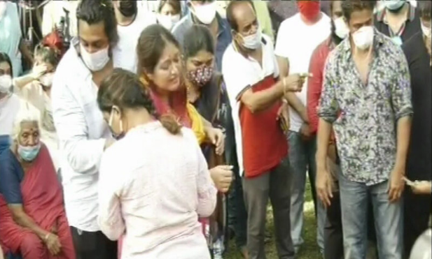 Family, film fraternity, fans bid adieu to Chiranjeevi 5