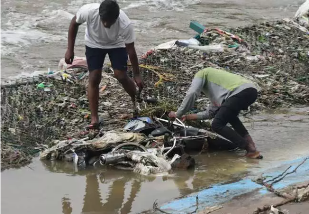 Mayor, Commissioner wake up to damaged retaining wall 16 hours later! 4