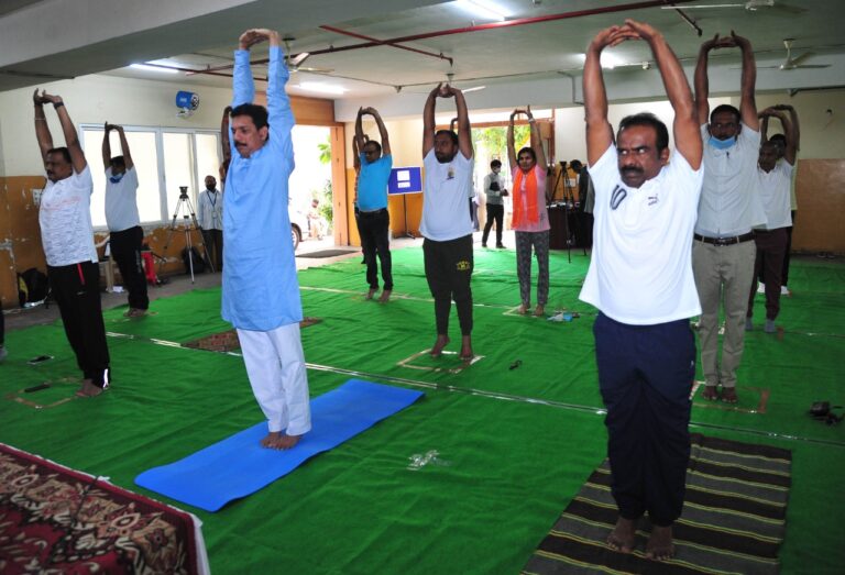 Netas hog photo ops on International Yoga Day!
