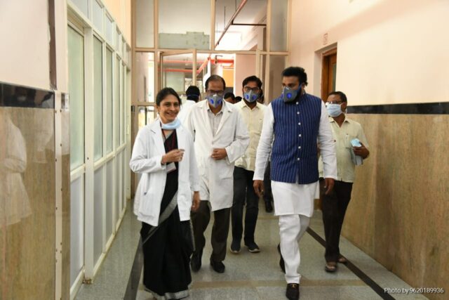 Health Minister B Sriramulu visit to govenmnet run covid hospital.