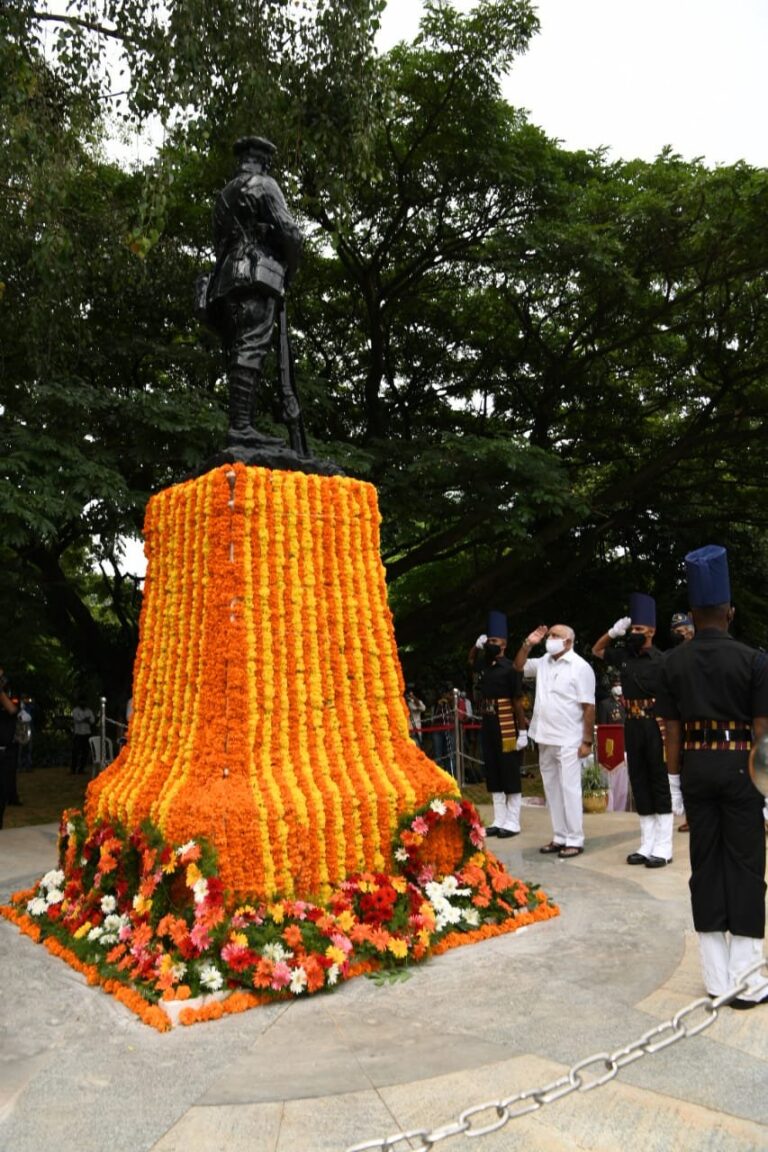 CM pays homage to Kargil martyrs