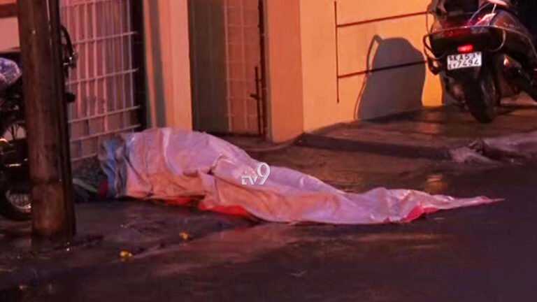 CORONA Covid VICTIMS BODY ON ROAD