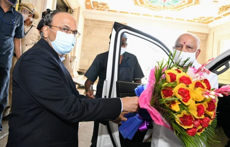 Chief Minister BS Yediyurappa is welcomed by Chief Secretary TM Vijay Bhaskar on Monday.
