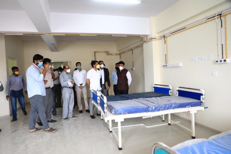 Dr K Sudhakar visit to Broadway Hospital in Shivajinagar