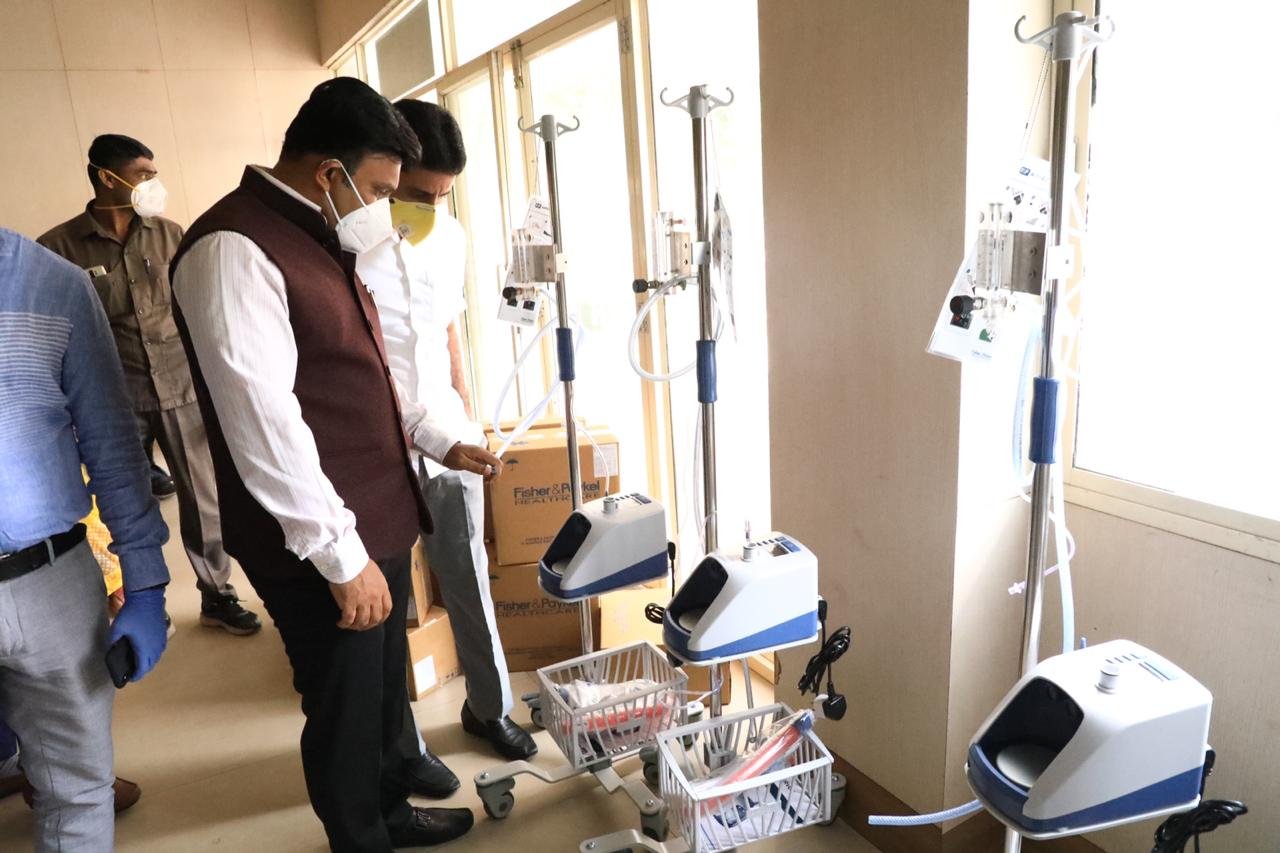 Dr K Sudhakar visit to Broadway Hospital in Shivajinagar