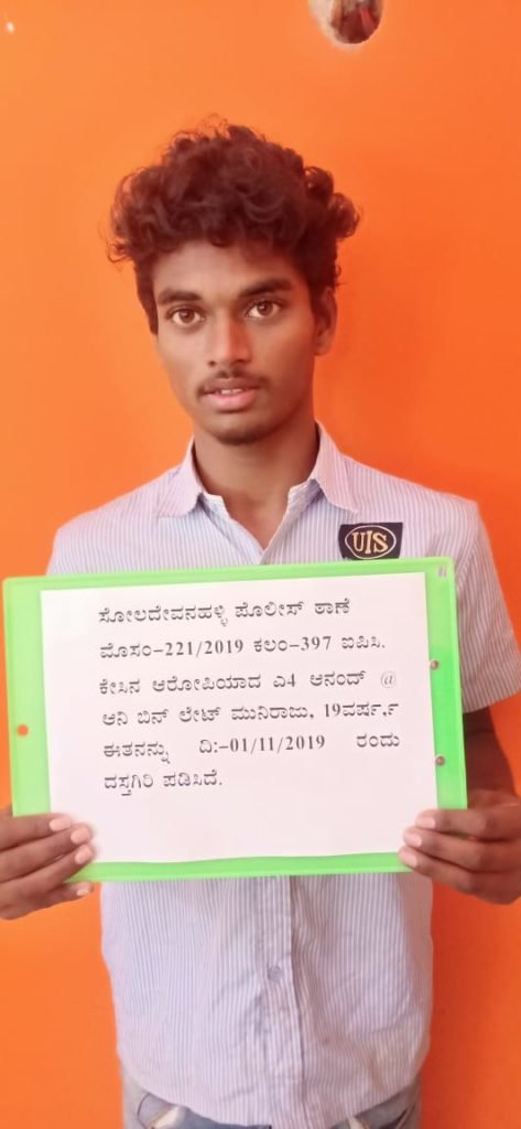 Gangsters attack cops with machetes, arrested 3