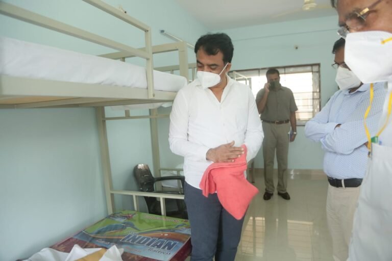 DCM Ashwath Narayan inspecting CCC along with IAS officer Rajendra Kumar Kataria and BBMP joint commissioner Sarfaraz Khan