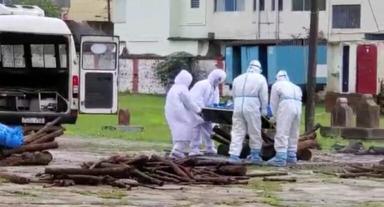 Callous disposal of Covid corpses continues... This time in Belagavi