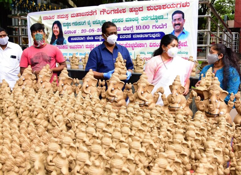 3,001 eco-friendly Gowri-Ganesh idols distributed