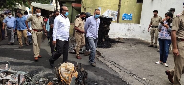 Dinesh Gundu Rao at violence site