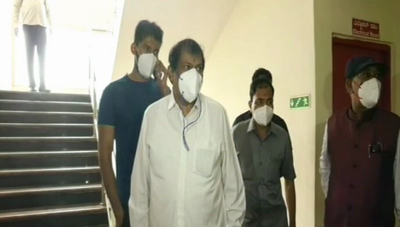 MLA Akhanda Srinivas Murthy at police commissioner office