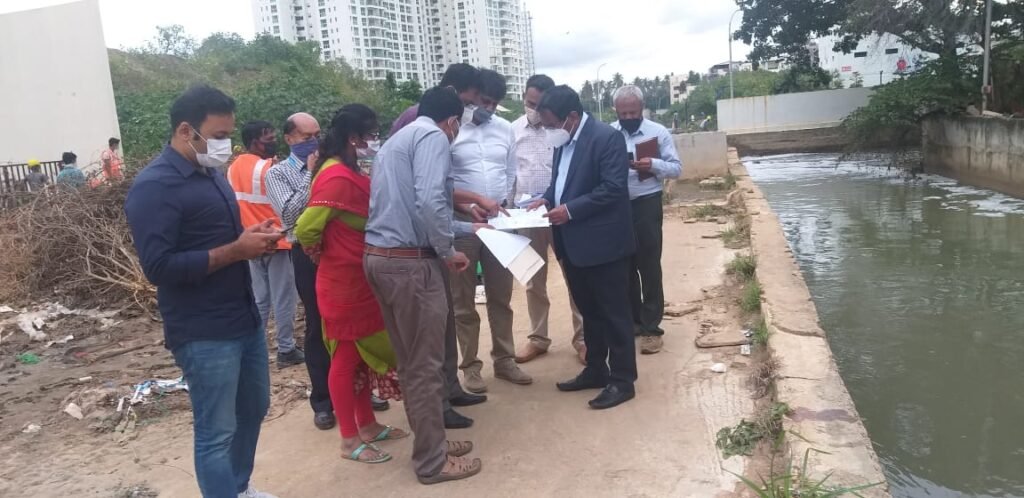 BBMP Commissioner N Manjunatha Prasad Inspected the Storm Water Drains at Manyata Tech Park and Jawaharlal Nehru centre for Advanced scientific research at Jakkur and gave specific directions to prevent overflowing and flooding on Friday evening.