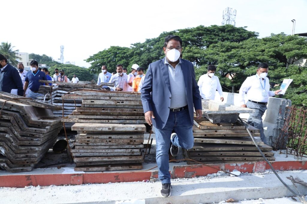Labour shortage hits work on West Chord Road flyovers BBMP Commissioner to review progress every fortnight