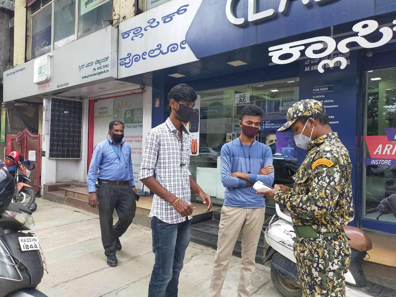 Mask compulsory even if you are driving/riding solo BBMP sets up multi-level committees to enforce rule and penalize violators Sole exemption to tiny tots based on health concerns