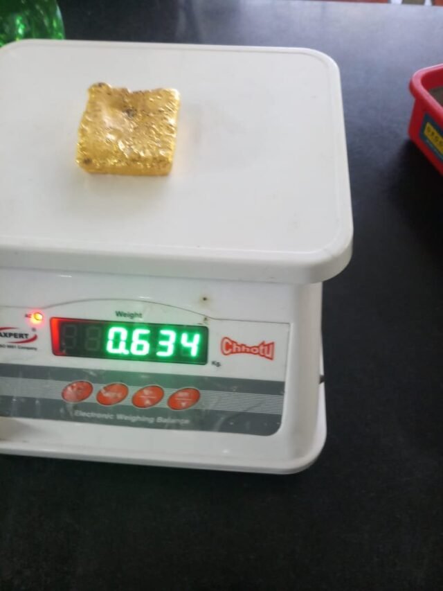 Customs seize Rs 32.96 lakh worth gold smuggled from Dubai