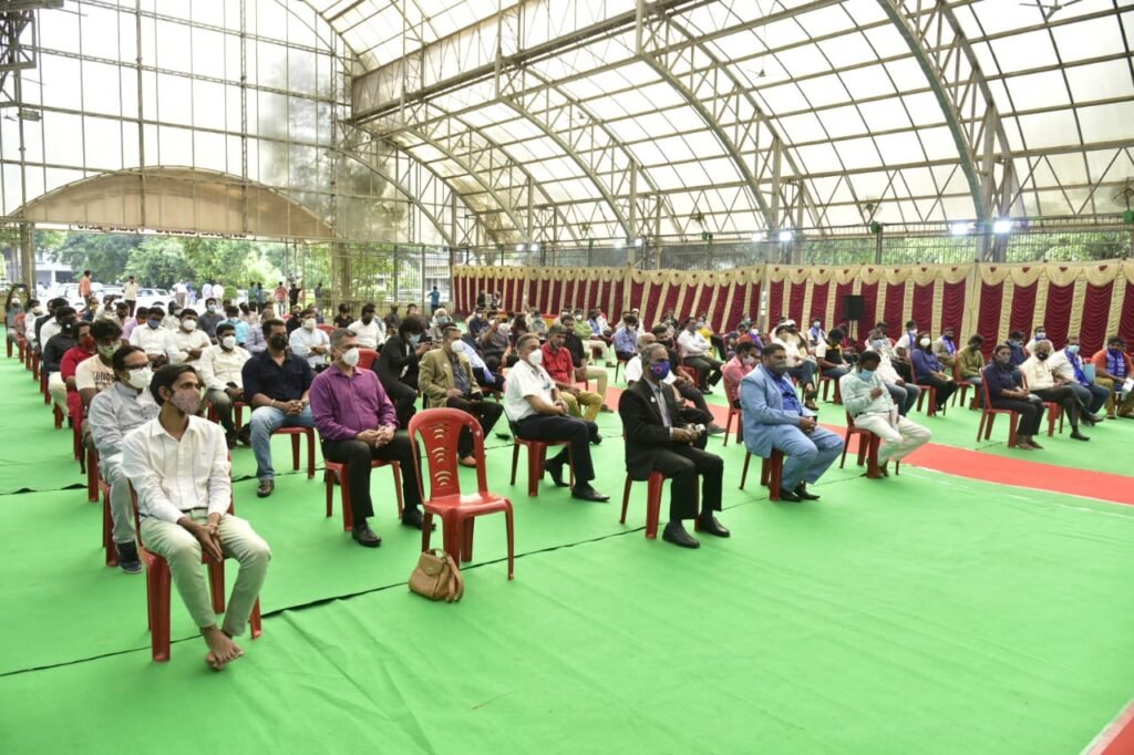 BBMP lauds city’s Covid warriors Civic chief issues certificate of appreciation to 88 of the 4,000 Covid warriors in Bengaluru