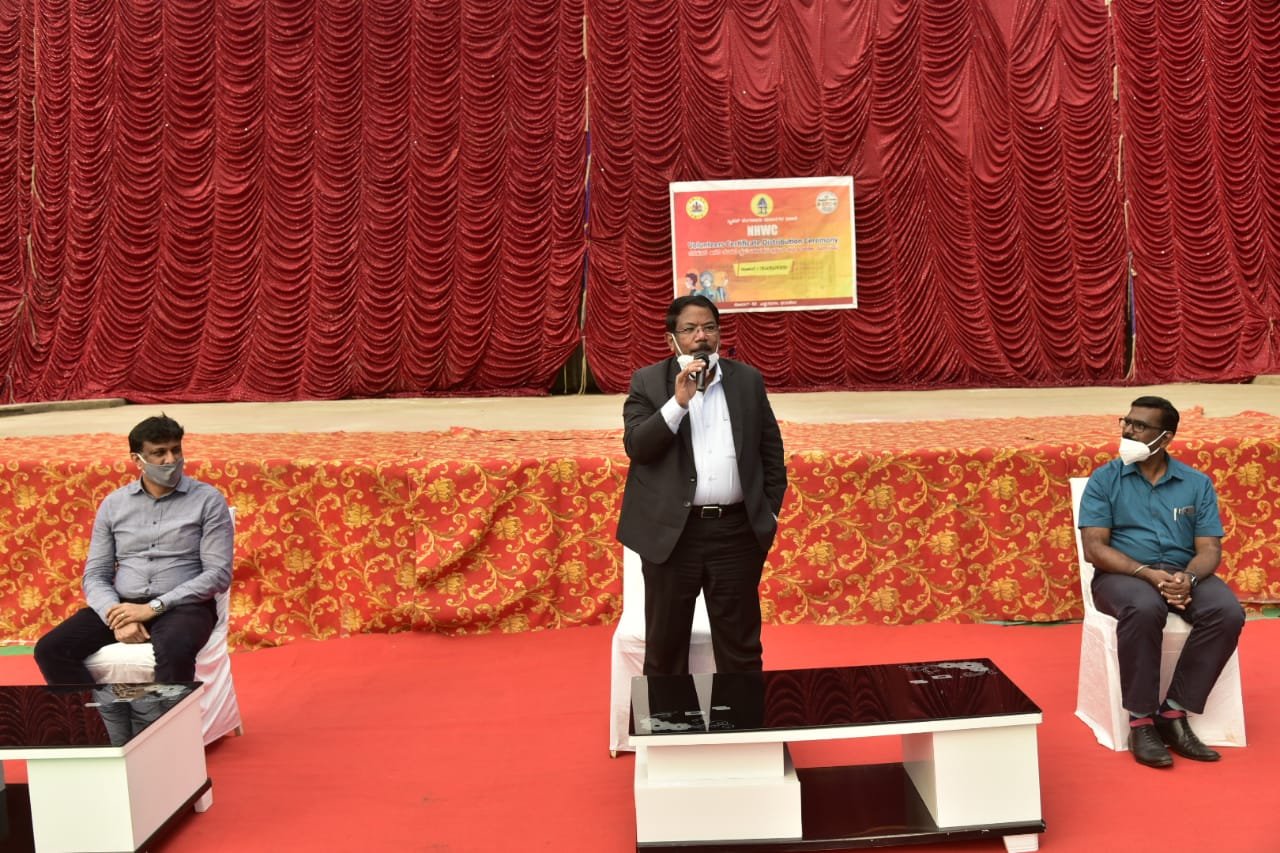 BBMP lauds city’s Covid warriors Civic chief issues certificate of appreciation to 88 of the 4,000 Covid warriors in Bengaluru