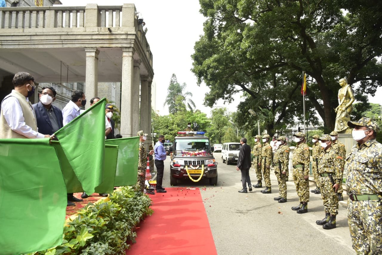 Marshals to fine maskless persons Rs 1,000 on the spot 2 Marshals to fine maskless persons Rs 1,000 on the spot 8 mobile squads launched, garbage dumpers will also be fined