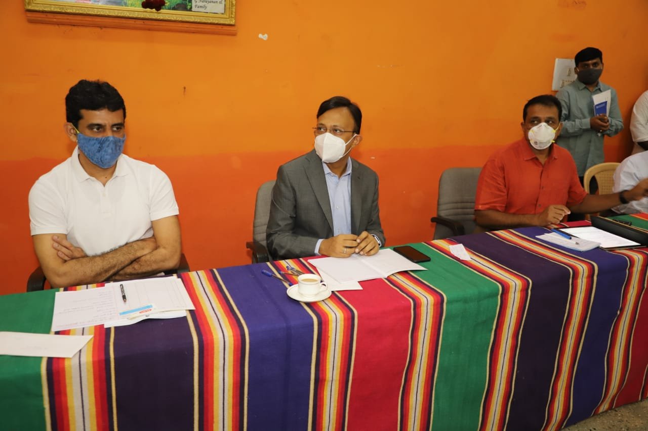 BBMP Administrator drops in on Ulsoor ward meeting Gaurav Gupta suggests WhatsApp group of residents, officials; nodal officer Sarfaraz Khan says local issues will be solved quickly