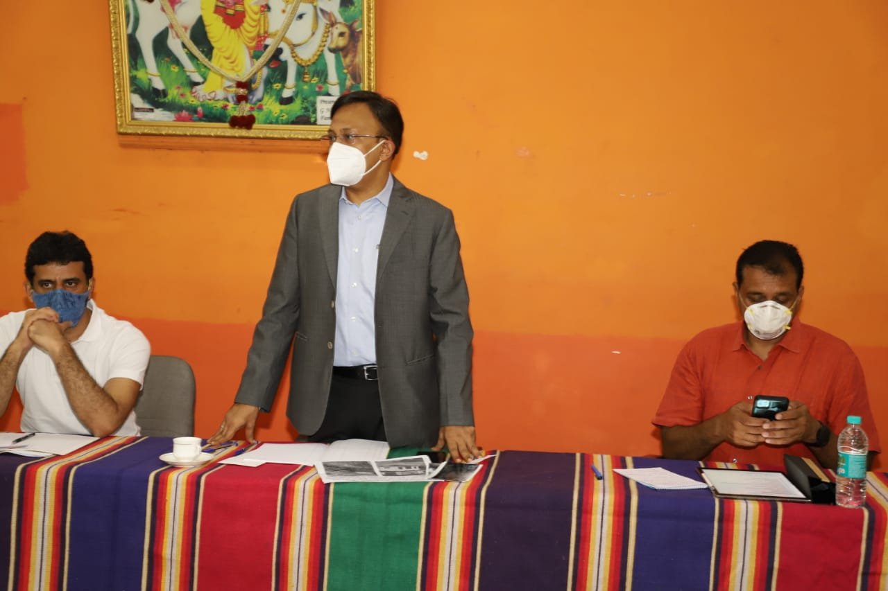 BBMP Administrator drops in on Ulsoor ward meeting Gaurav Gupta suggests WhatsApp group of residents, officials; nodal officer Sarfaraz Khan says local issues will be solved quickly