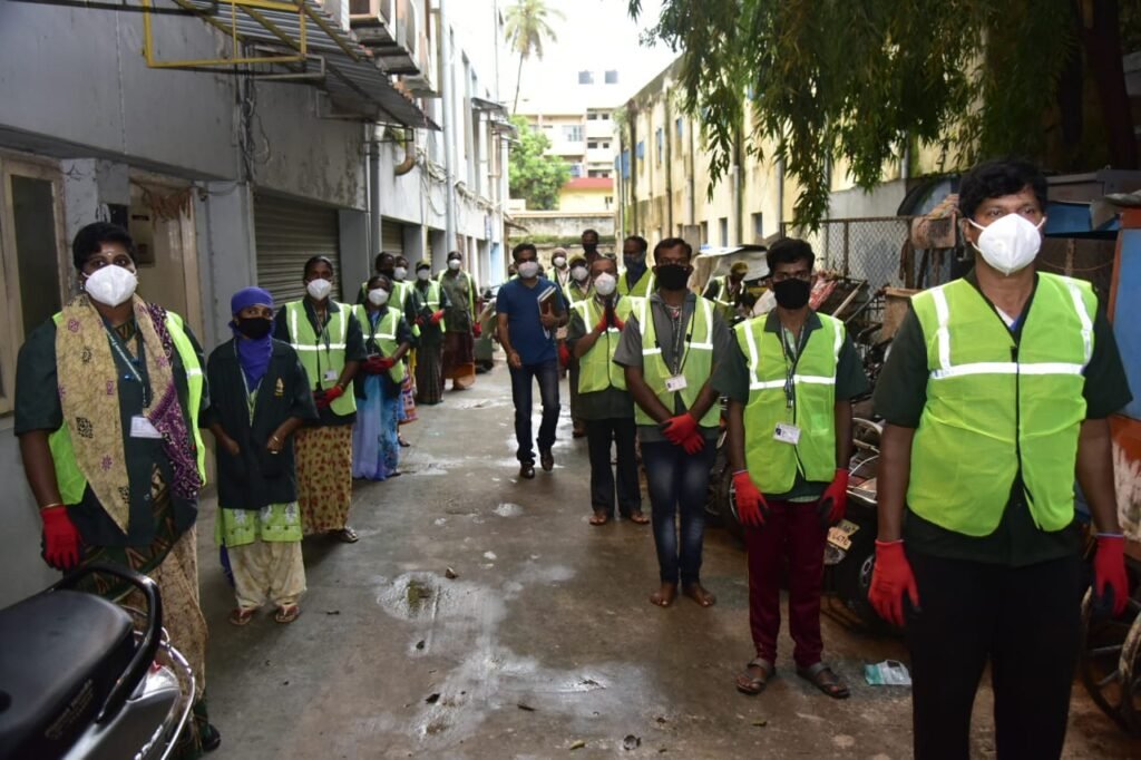 Poura karmikas’ hazardous working conditions shocks BBMP boss Provide them with all the necessary safety gear, Gupta tells his team
