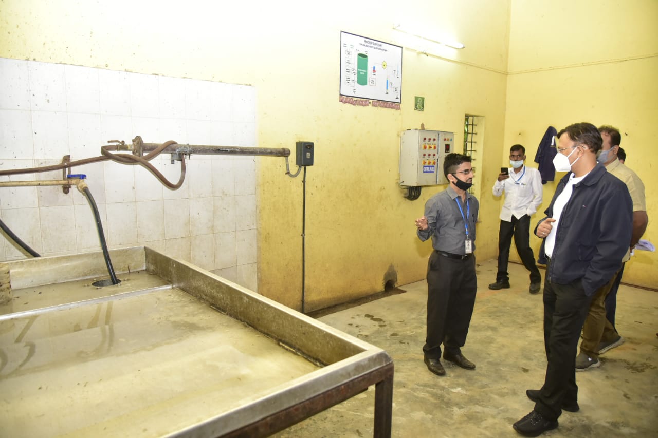 Poura karmikas’ hazardous working conditions shocks BBMP boss Provide them with all the necessary safety gear, Gupta tells his team