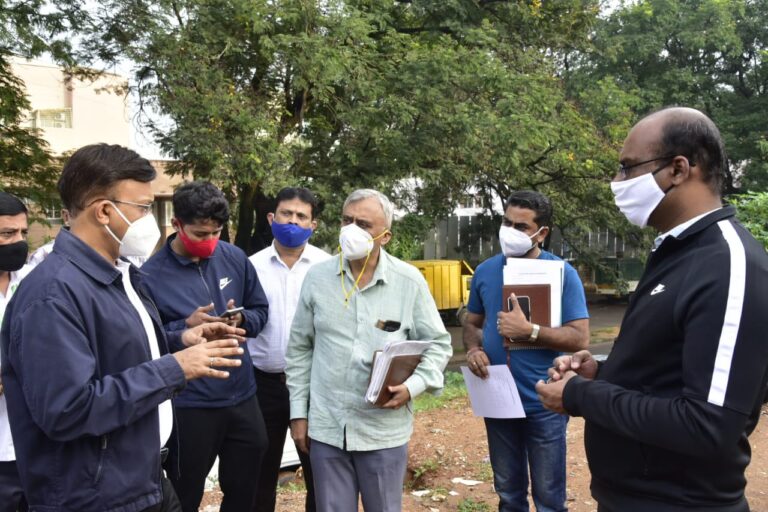 Poura karmikas’ hazardous working conditions shocks BBMP boss Provide them with all the necessary safety gear, Gupta tells his team