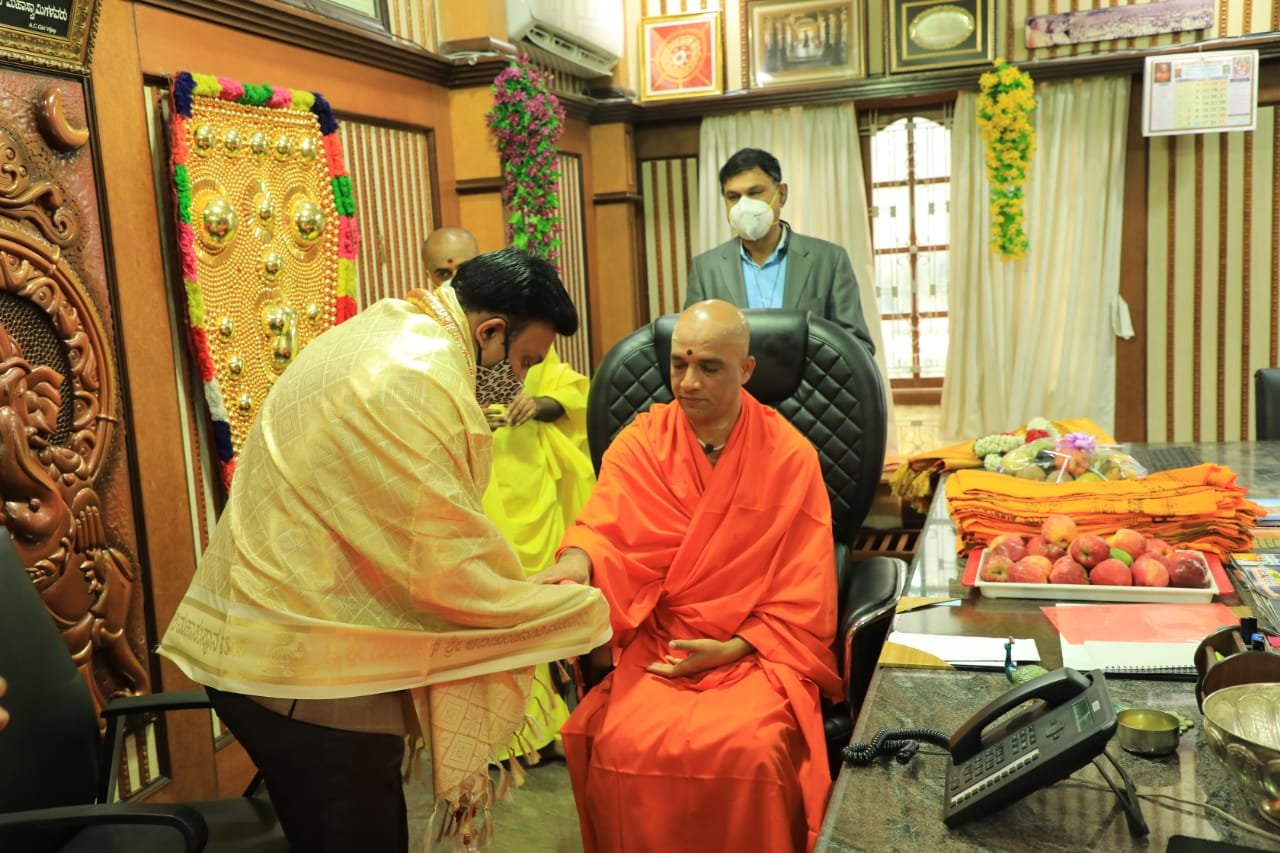 New Karnataka Health Minister pledges to bring under control Covid-19 at the earliest