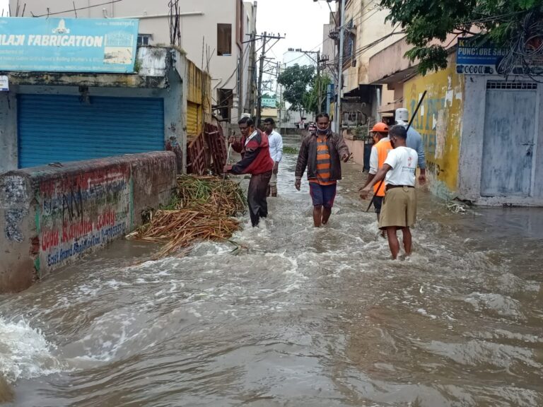 Heavy rain cripples normal life in ten districts of Karnataka