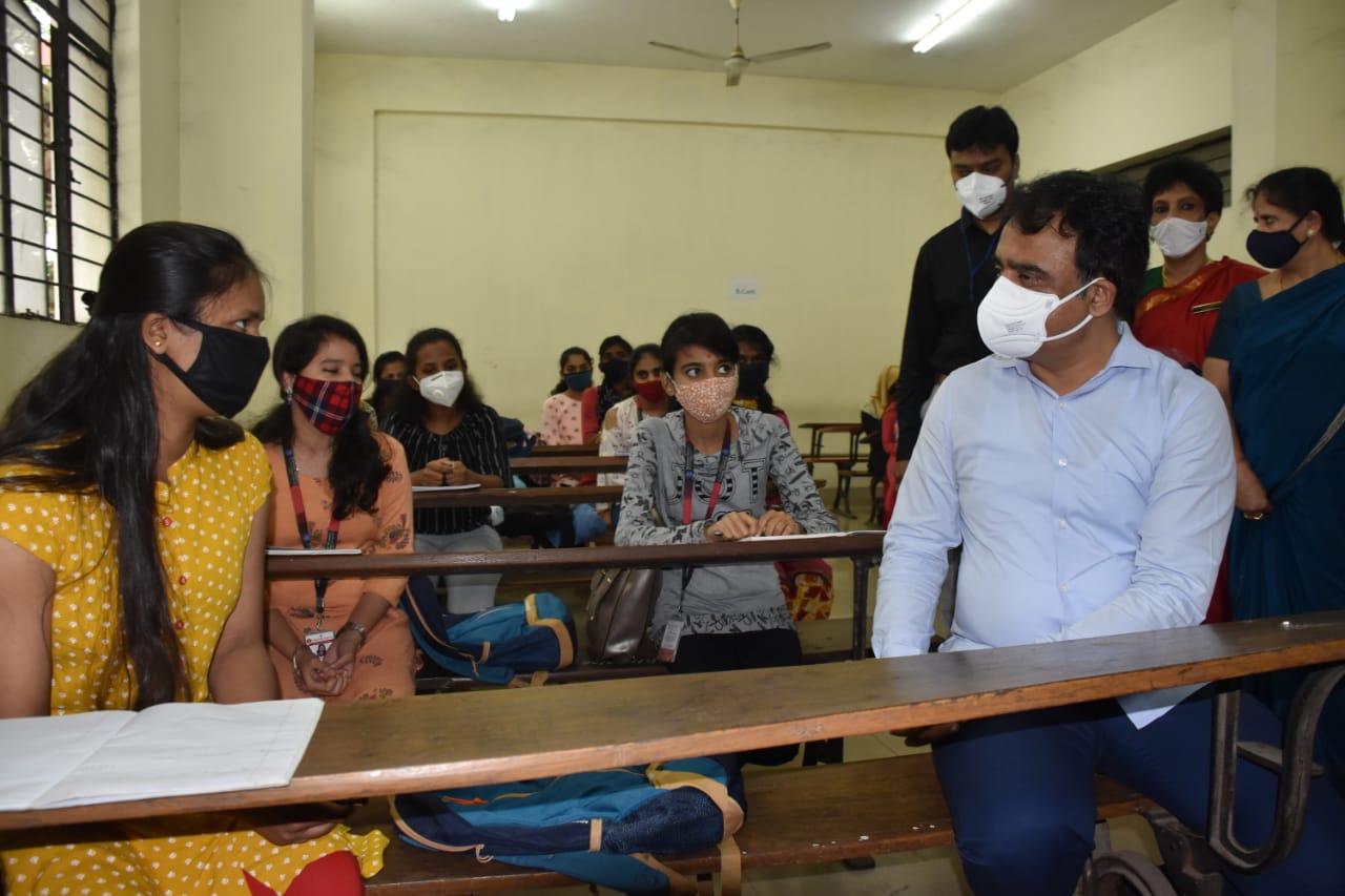 Colleges in K'taka reopen to lukewarm response