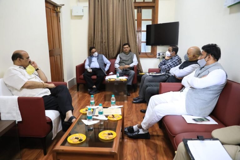 Karnataka Health Minister hints at police action against untraceable UK returnees