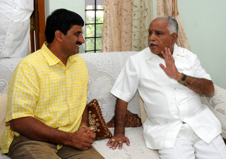 Yediyurappa with Yogeshwar