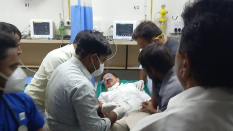 Union Minister Sadananda Gowda collapses due to low blood sugar, hospitalised