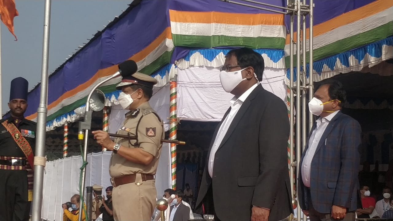BBMP commissioner and Police commissioner at Republic Day mock parade