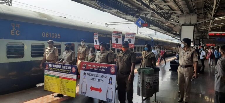 Not wearing masks on railway premises now punishable under Railway Act, fine up to Rs 500: Railways