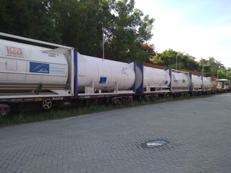 Ninth 'Oxygen Express' carrying 120 tonnes LMO reaches Bengaluru