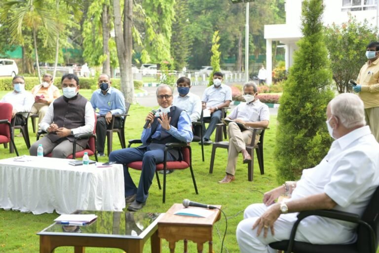 CM chairing meeting with doctors1