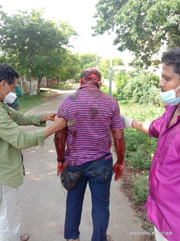 4 held for attacking doctor after child dies of dengue