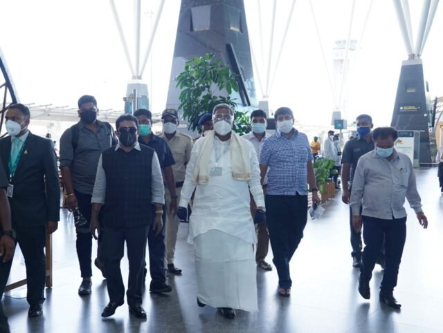 Former Chief Minister Siddaramaiah at Bengaluru International Airport on Monday evening en route to New Delhi to meet congress high command.