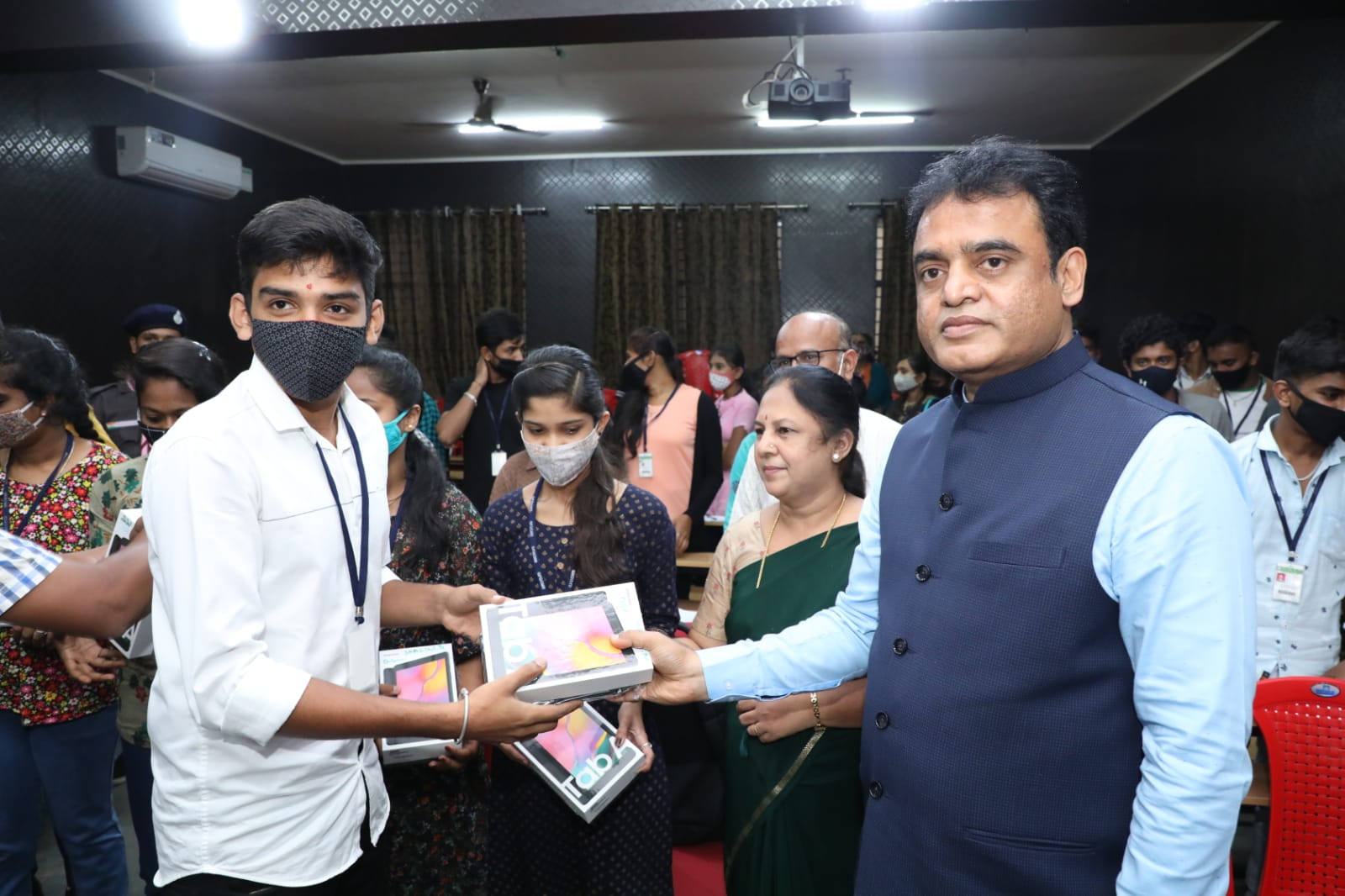 Karnataka aims at 8,500 Smart Classrooms this year DyCM