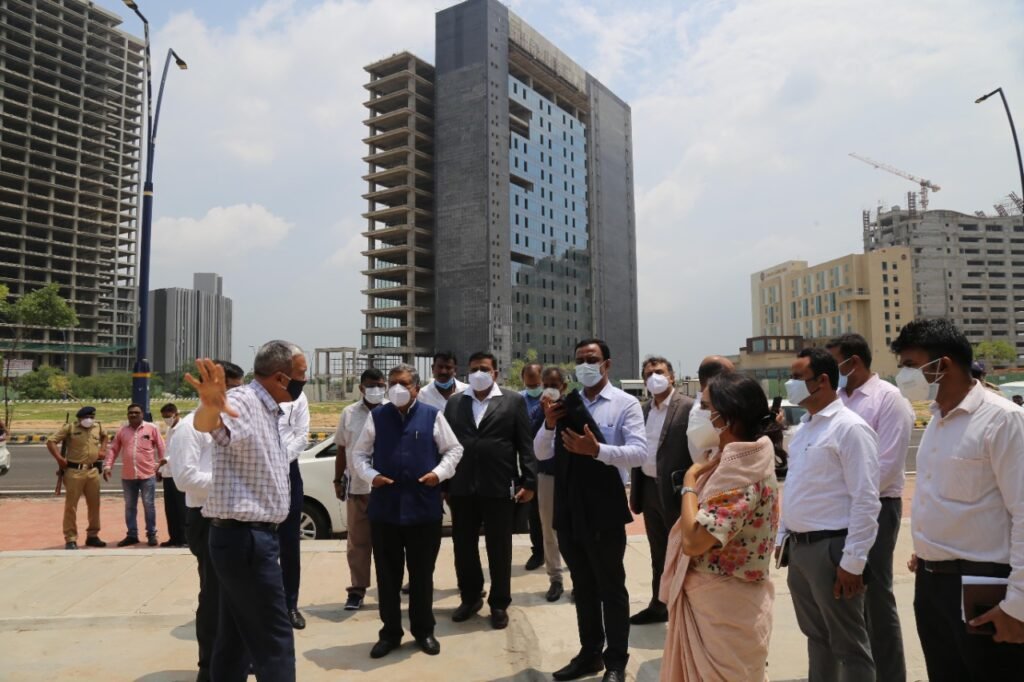 Karnataka industries minister discusses SIR policy with Gujarat CM Vijay Rupani