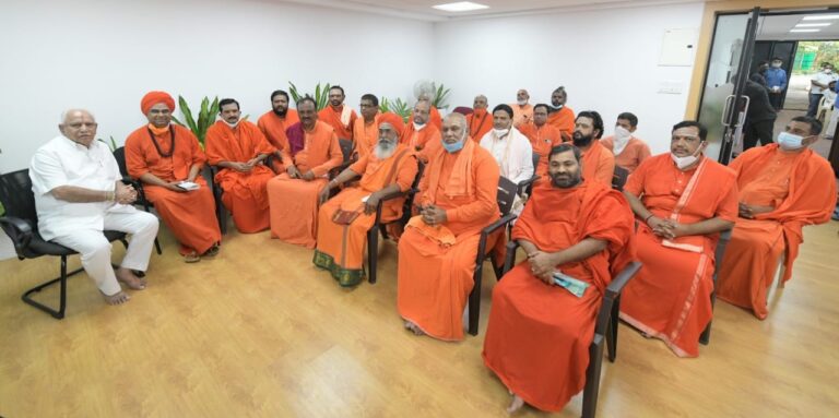 Seers, even Cong leaders, warn BJP of backlash if CM Yediyurappa is replaced