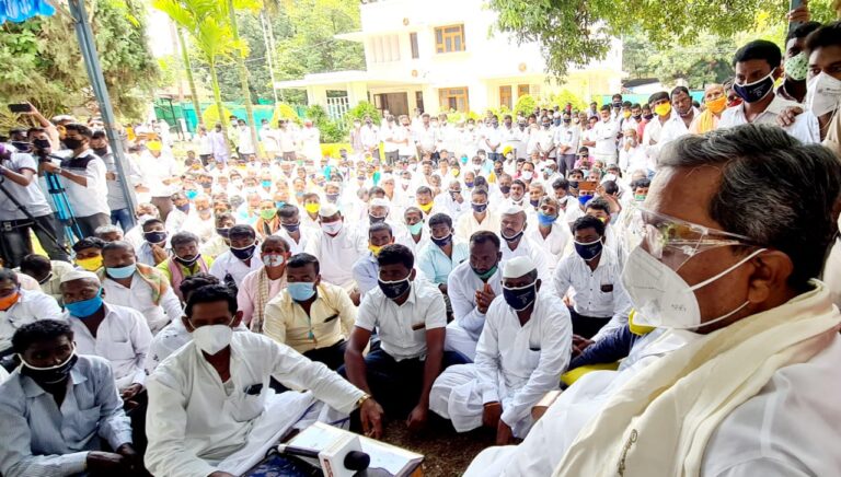 Siddaramaiah with Badami residnets