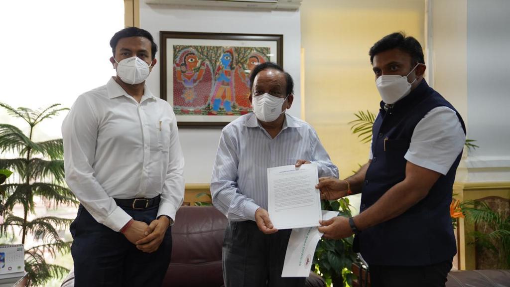 Karnataka Health Minister in Delhi, pitches for state projects