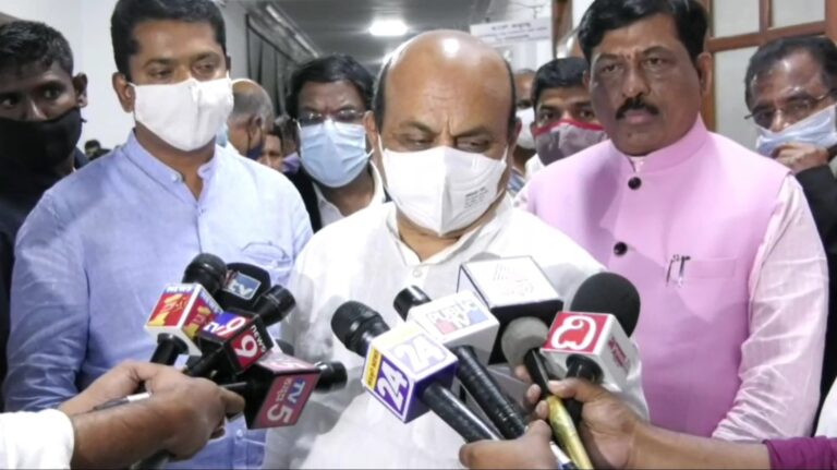 Don’t raze roadside temples in a hurry: Karnataka CM to officials