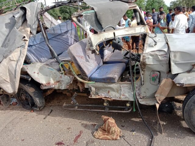 8 killed in jeep-lorry collision in Karnataka's Chintamani taluk