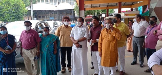 Passenger Amenities Committee (PAC) inspects KSR Bengaluru Station