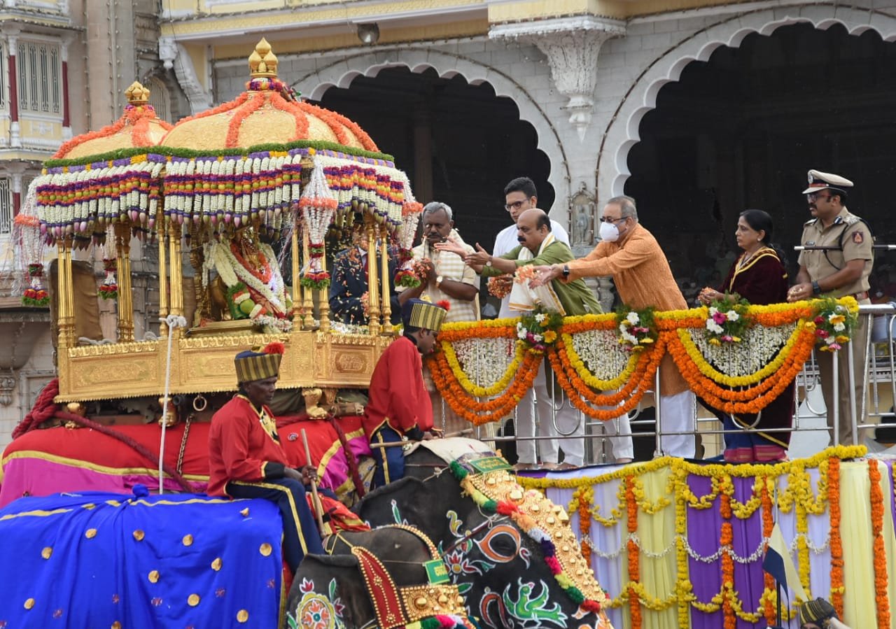 10-day Mysuru Dasara festival comes to an end but palace to glow for next 9 days